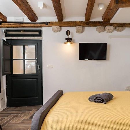 Private Accommodion Linda Studio Dubrovnik Bagian luar foto