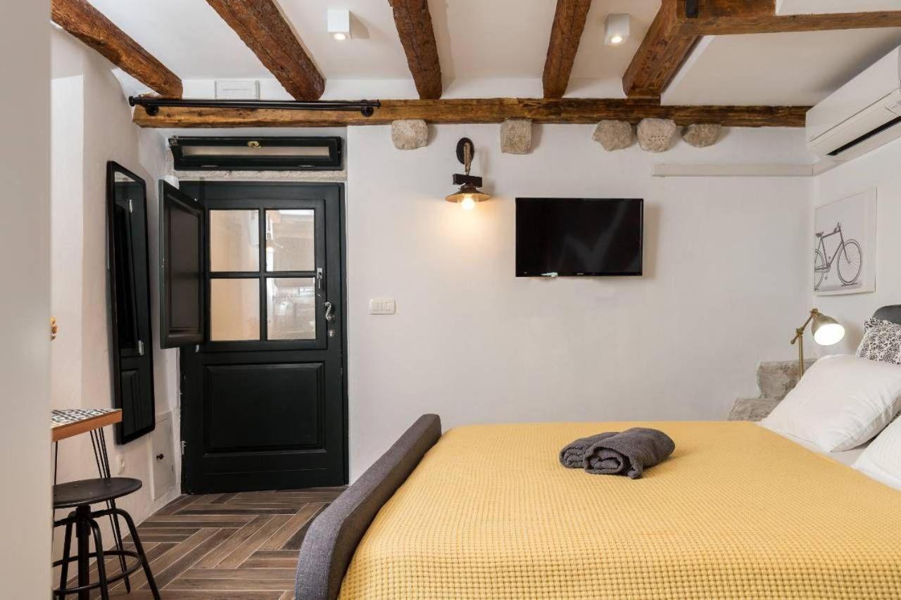 Private Accommodion Linda Studio Dubrovnik Bagian luar foto