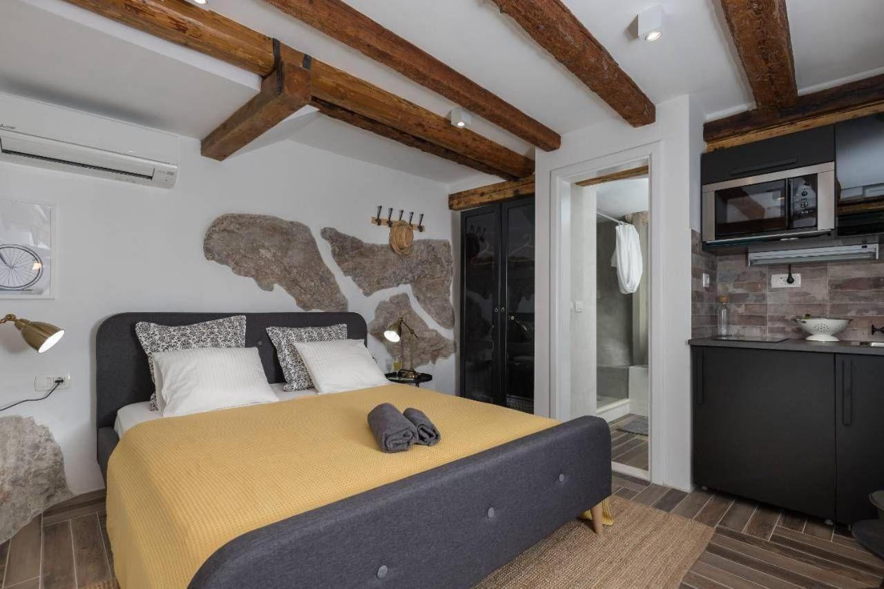 Private Accommodion Linda Studio Dubrovnik Bagian luar foto