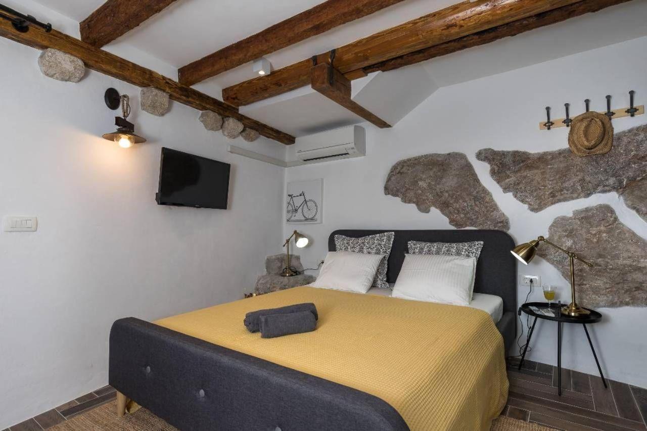 Private Accommodion Linda Studio Dubrovnik Bagian luar foto